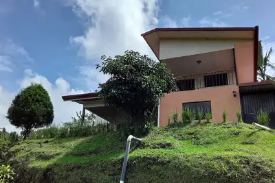 Image de What A Retreat! In a pleasant neighborhood in the beautiful hills above Grecia.