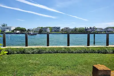 Image de Waterfront Cottage 2 Blocks to the Beach