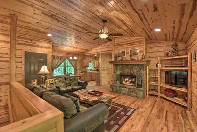 Image de ‘The Wishing Well’ Cabin w\/ Pool Table & Firepit!