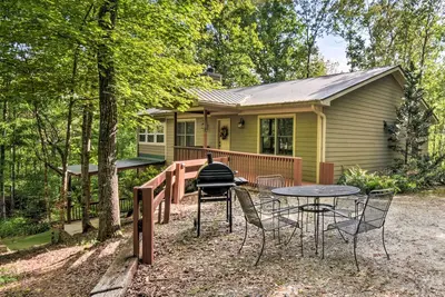 Image de Pet-Friendly Clarkesville Cabin Rental Near Helen!