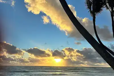 Image de Amazing views from this ground floor, corner unit steps from the beach!