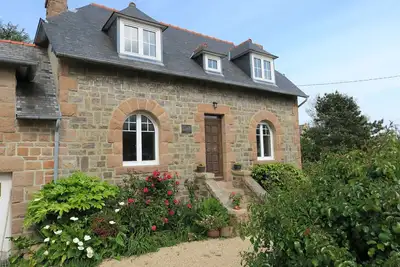 Image de Maison rénovée à 100m de la mer, avec Wifi, jardin à Tregastel