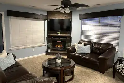 Image de Beautiful Two Bedroom/Two Bath Condo with a lake view!