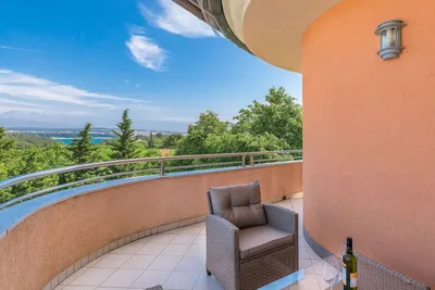 Image de Bel appartement avec climatisation, bain à remous, Wifi, Tv, terrasse, animaux admis et parking