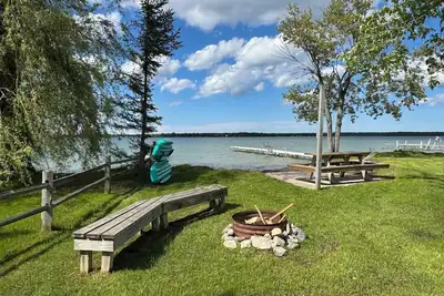 Image de 2 lakefront cottages private beach & dock.
