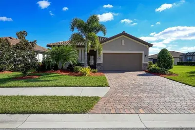 Image de Beautiful, Newer Home in River Strand! Endless Fun!