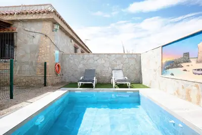Image de « Casa Isabel » près de la mer avec piscine, climatisation, Wi-Fi, jardin et terrasse