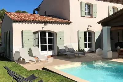 Image de Villa avec piscine chauffée au cœur du Golf de Pont Royal