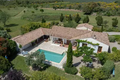 Image de Villa Le Bariole – Villa de luxe dans la Minervois avec vue panoramique et piscine chauffée