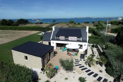 Image de Tongs, Maillots, serviettes et Hop à la plage! !