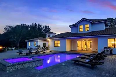 Image de Luxury Private Mini Resort With Room For Up To 18