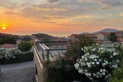 Image de Saphir Vue Mer et Montagne - Wifi Fibre-Piscine-Garage Fermé Privé ☀️