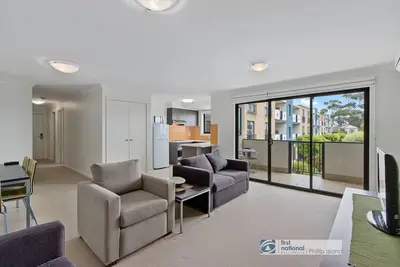 Image de Central one bedroom unit, Thompson Ave Cowes, security entrance, no lift
