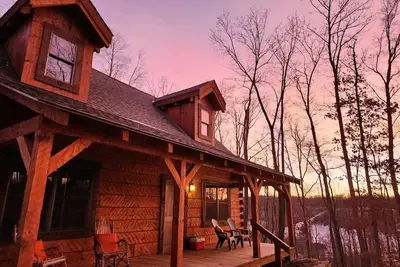 Tupelo - Hand hewn private log cabin with views