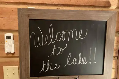 Image de Quaint, Rustic Lakefront Log Cabin on Wooded Lot at Norris Lake, Private Dock!