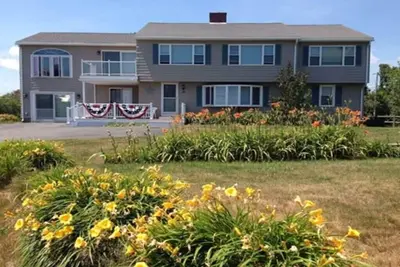 Image de Sprawling sea views and oceanside relaxation 200 feet from the beach