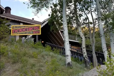 Image de Historic Heidelberg Inn at June Lake, Ca - Available July 5-12, 2025