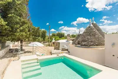 Image de Trullo Il Pioppo Gigante. Bain à remous, jardin privatif, wifi, plages à 15 km.