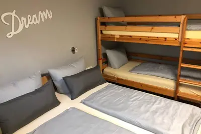 Image de Familienzimmer Nr. 1 im Untergeschoss mit Wc/dusche