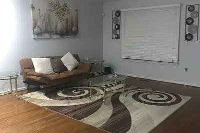 Image de Nice clean townhome in the middle of everything mall, airport, Dc, Baltimore ect