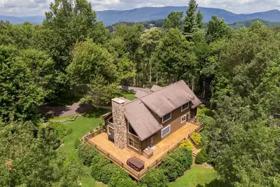 Image de Mountaintop at Yonahlossee Saddle Club - three suites, private lot, gated, views