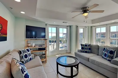 Image de Partial Beach View Condo w/ Spacious Balcony + Steps From Beach Access