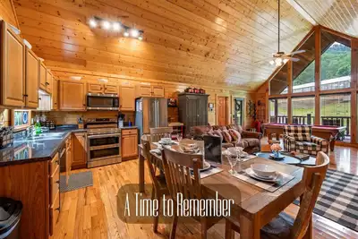 Image de Prime Location/Pool/HotTub/Pool Table/Fast WiFi\nDollywood 2 minutes away!