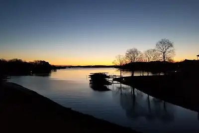 Image de 3 Master Suite, 3 Ba spacious townhome on Sml with Boat and Slip