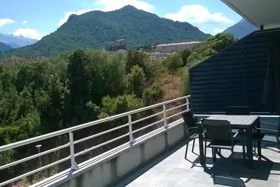 Image de Appartement F3 lumineux vue montagne et belle terrasse + stationnement privé