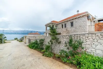 Image de Appartement dans Povlja avec terrasse, Climatisation, Wifi (4991-1)