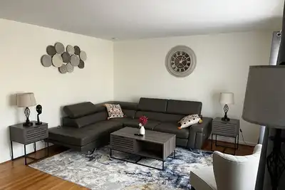 Image de Spacious Home w/Free Parking-Close to Old-town Alexandria and Dc!