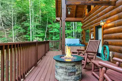 Image de Perfect for a couples getaway or family vacation, with privacy and convenience!