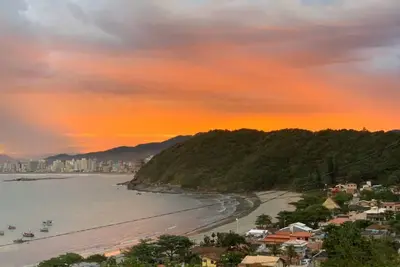 Image de Beach House is 5km from Beto Carrero Park