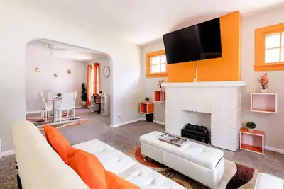 Image de Sunstone Retreat: Cozy Gateway 1br Lower Unit | Patio & Parking • 9 Min To Downtown