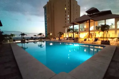 Image de Seafront Serenity: Stunning High-Floor Property with Modern Elegance