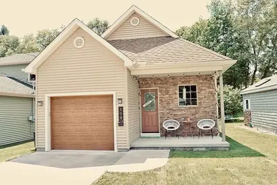 Image de \"The Tahoe\" Modern Lake Cottage Retreat~Close to Beach & Lake! !