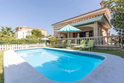 Villa Llac Blau, with private swimming pool in Puerto de Alcudia