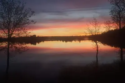 Image de 10 acre, close to trails, WiFi, Kayaks, small lake/marsh, New beds.