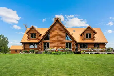 Image de Luxury Lake Retreat w/Indoor Pickleball • Sleeps 12 • 55 Min from Msp