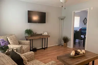 Image de House on the Hill* Cozy home in quiet neighborhood