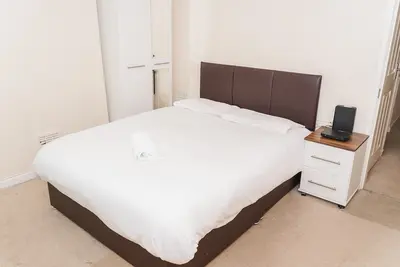 Image de Comfortable Property in stoke near city