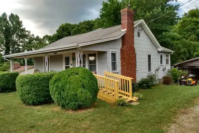 Image de Entire House in the Heart of Western Burke County, Nc