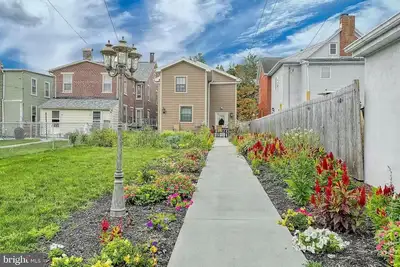 Image de 1852 Historic Stone home