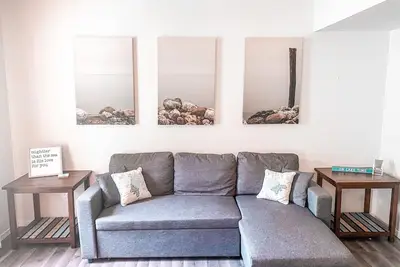 Image de Walk-In Lake House Condo- Walk to the Marina, Sleeps 4!