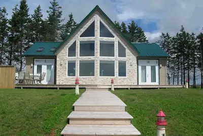 Image de Oceanfront A-Frame Cottage | Stunning Bridge Views | Dog Friendly | Sleeps 8
