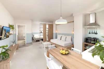 Image de Studio appartment with patio by the coast