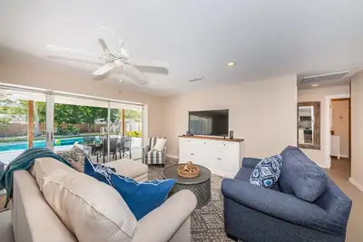 Image de Beautiful Pool Home with open layout and a large backyard!