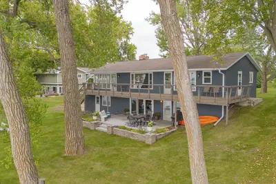 Image de Near Carlos Creek Winery—book for Grape Stomp Weekend! Level Lake Ida Property