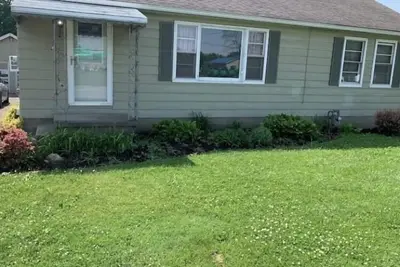Image de House with fenced yard and easy access to I-70