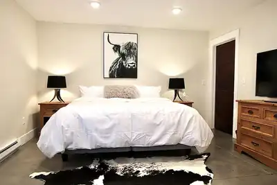 Image de Urban & Hip Suite in the Warehouse District, Pets Allowed